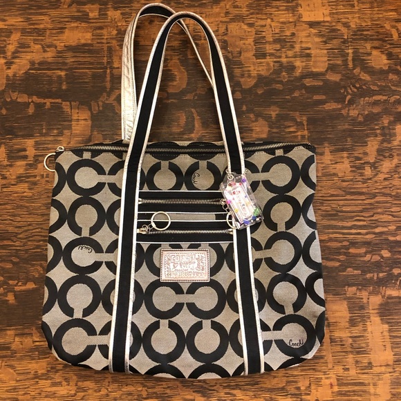Coach Handbags - Coach Large Signature Shoulder Tote Bag